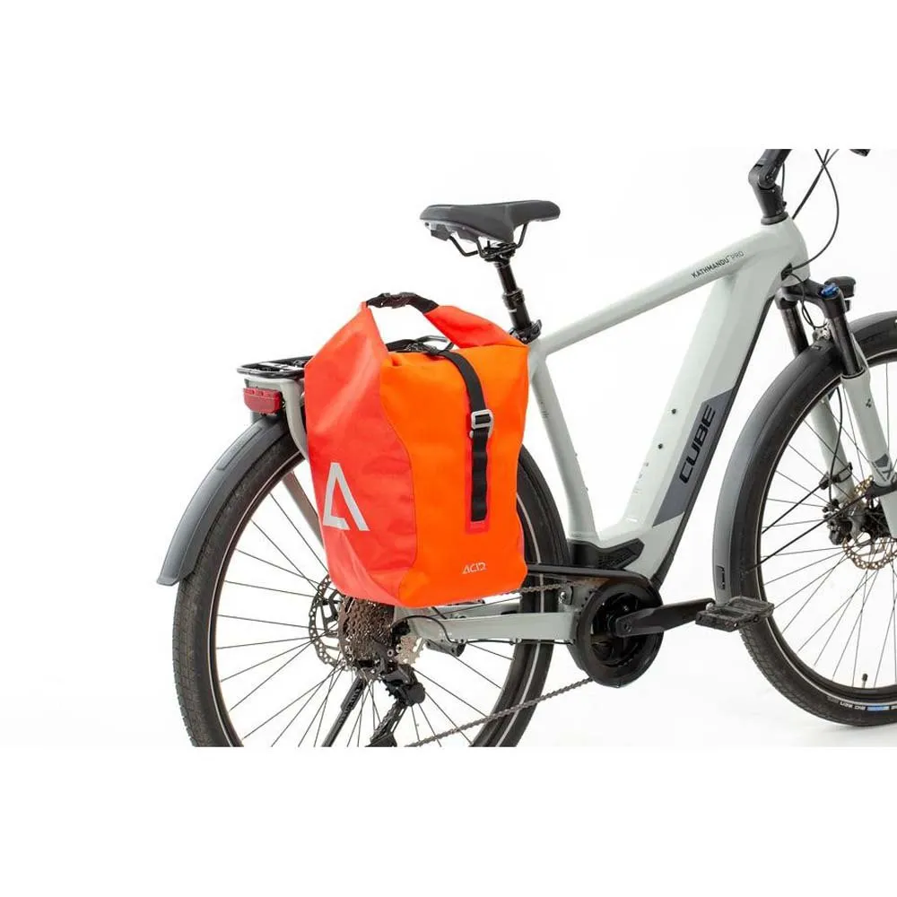 ACID Travlr Sidoväska 15l, Flame / black, One Size ACID Travlr Sidoväska 15l, Flame / black, One Size