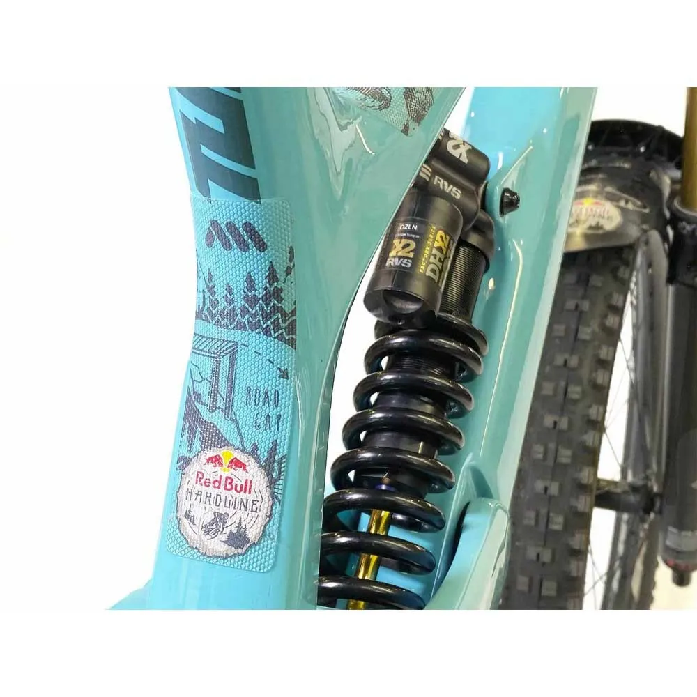 All Mountain Style Red Bull Hardline Ramskydd