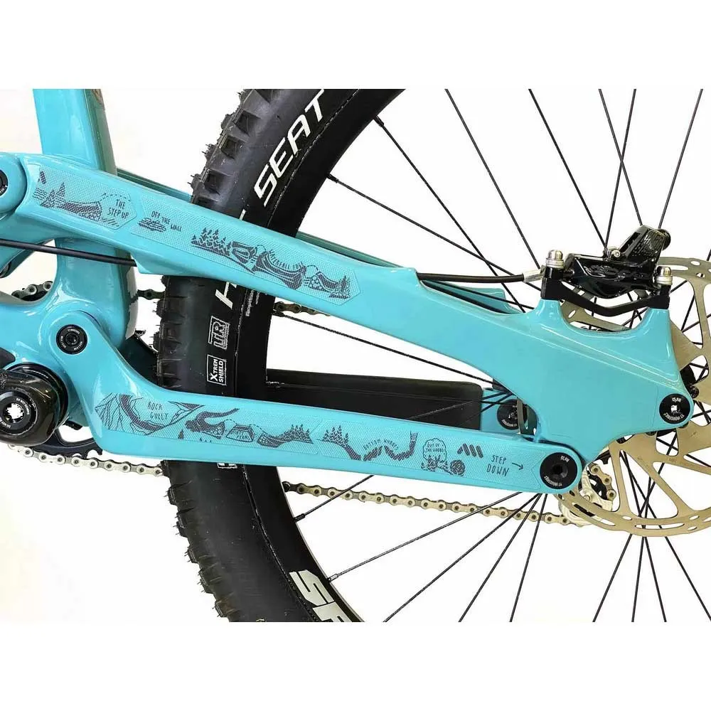 All Mountain Style Red Bull Hardline Ramskydd