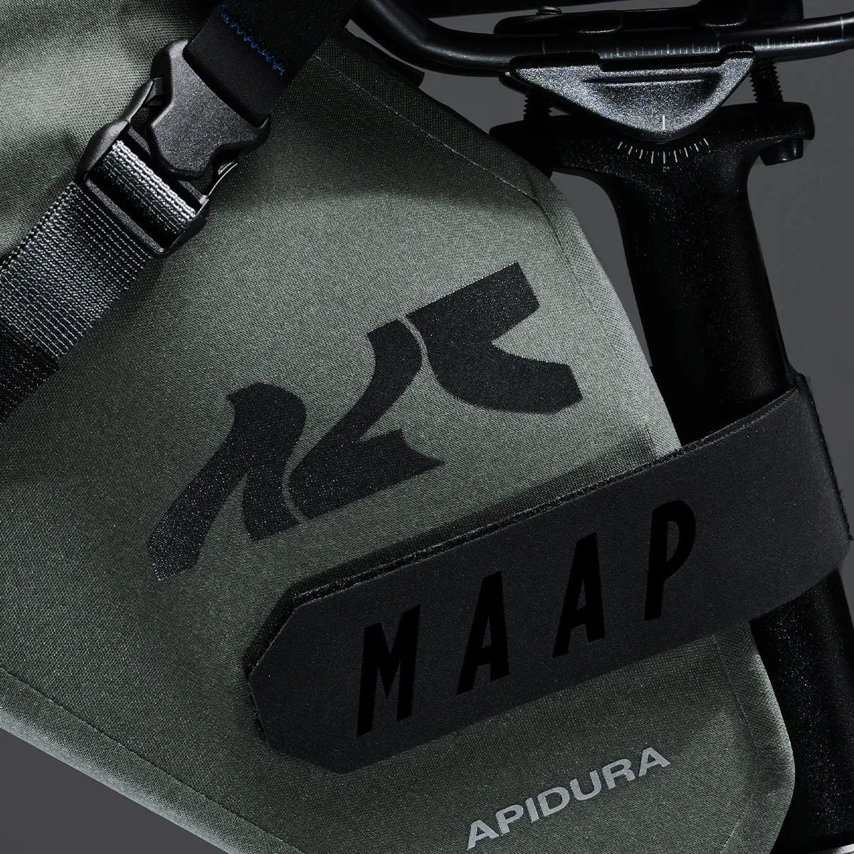 Apidura x APIDURA Saddle Pack 7L, Loam Apidura x APIDURA Saddle Pack 7L, Loam