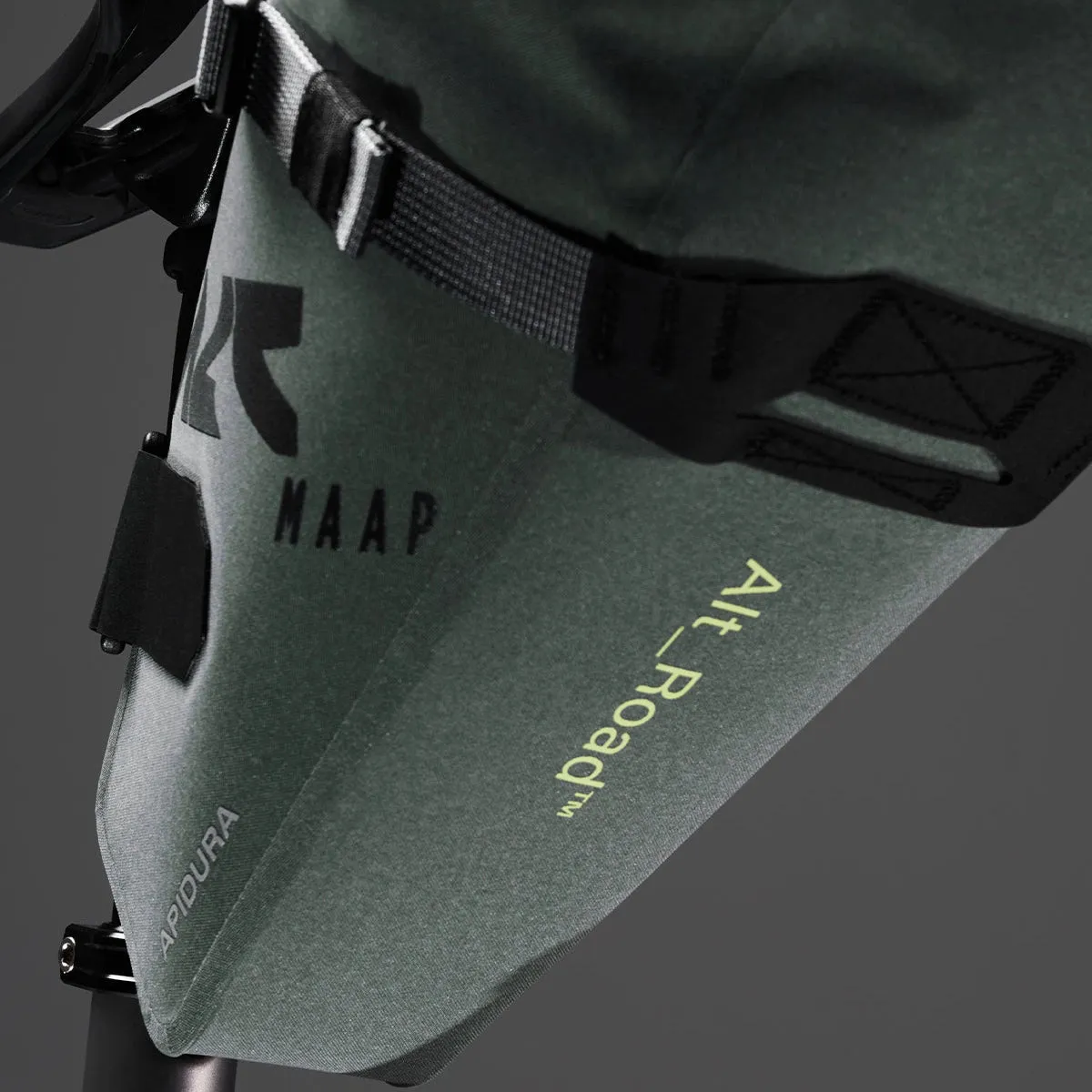 Apidura x APIDURA Saddle Pack 7L, Loam Apidura x APIDURA Saddle Pack 7L, Loam