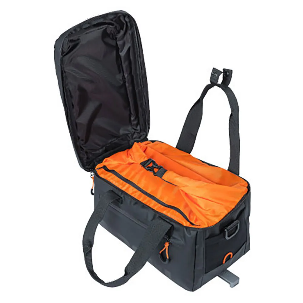 Basil Miles Tarpaulin Mik Sidoväska 7l, Black / orange, One Size Basil Miles Tarpaulin Mik Sidoväska 7l, Black / orange, One Size