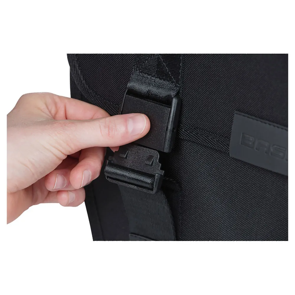 Basil Tour Mik Sidoväskor 28l, Black, One Size Basil Tour Mik Sidoväskor 28l, Black, One Size