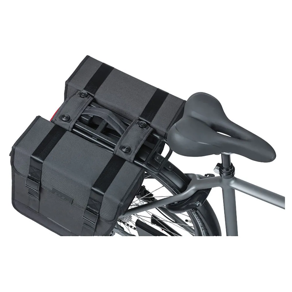 Basil Tour Mik Sidoväskor 28l, Black, One Size Basil Tour Mik Sidoväskor 28l, Black, One Size