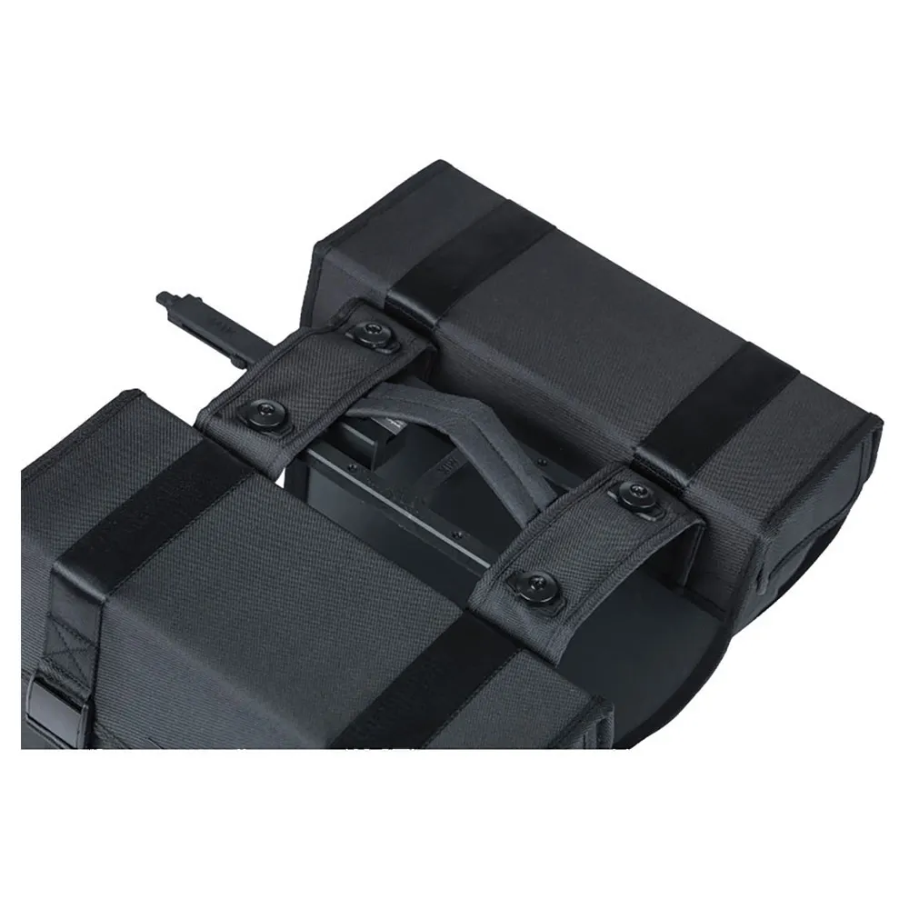 Basil Tour Mik Sidoväskor 28l, Black, One Size Basil Tour Mik Sidoväskor 28l, Black, One Size