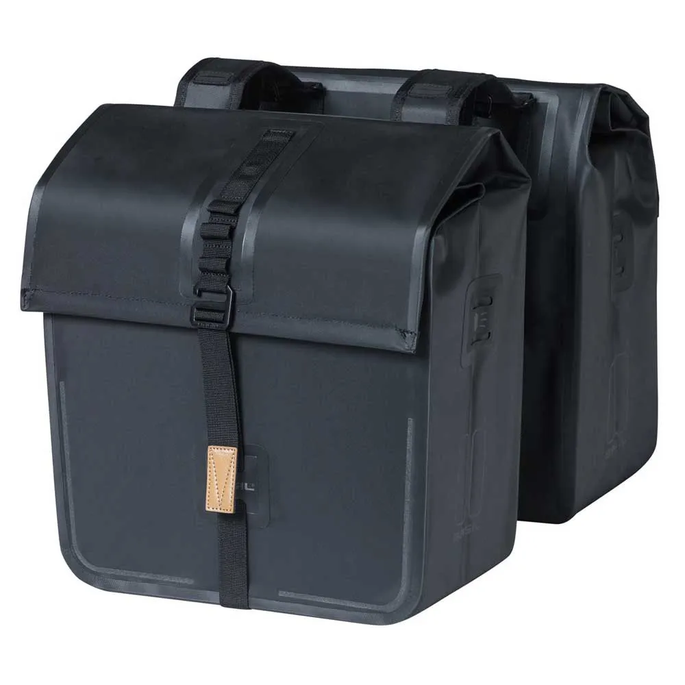 Basil Urban Dry Double Sidoväskor 50l, Matte black, One Size Basil Urban Dry Double Sidoväskor 50l, Matte black, One Size