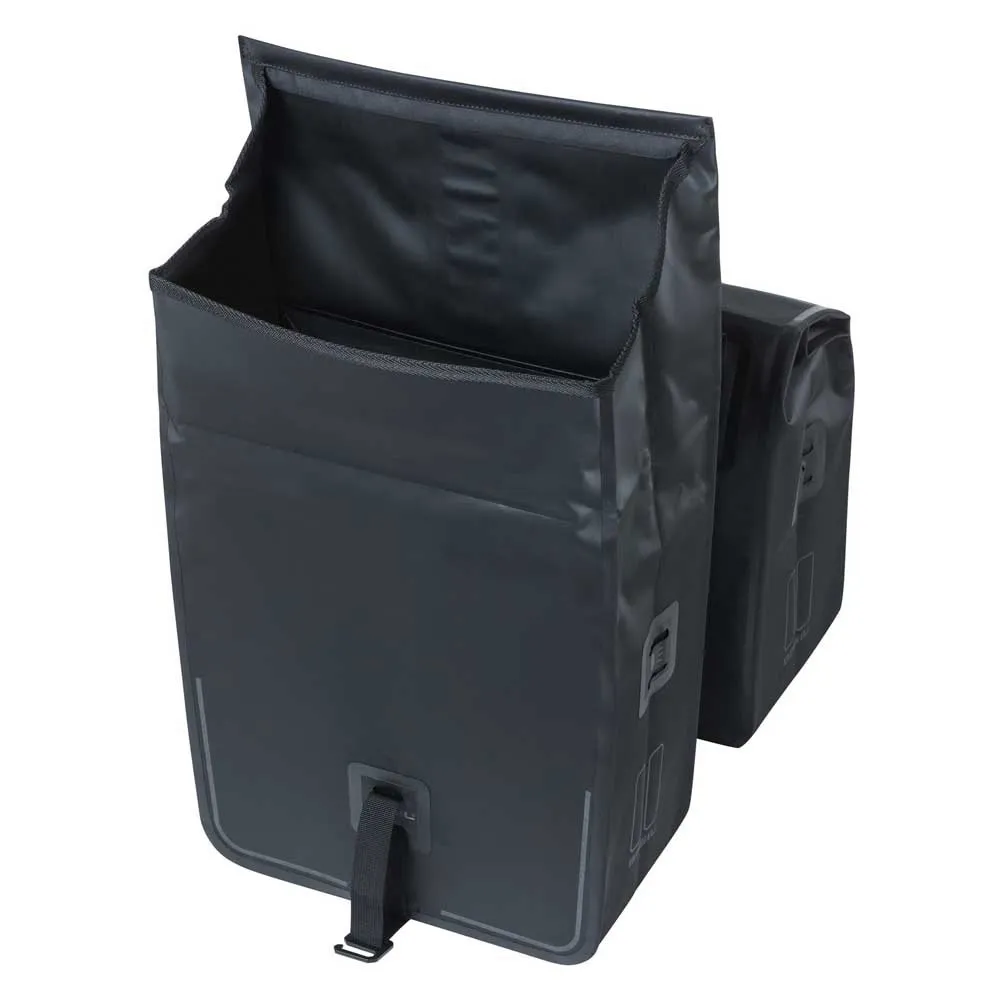 Basil Urban Dry Double Sidoväskor 50l, Matte black, One Size Basil Urban Dry Double Sidoväskor 50l, Matte black, One Size