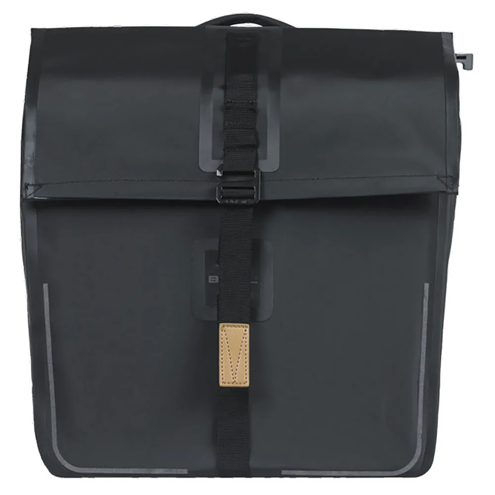 Basil Urban Dry Mik Sidoväskor 50l, Matte black, One Size Basil Urban Dry Mik Sidoväskor 50l, Matte black, One Size
