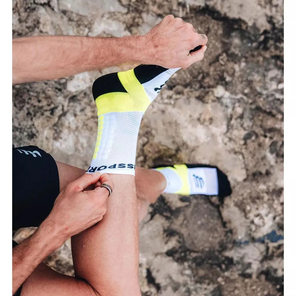 Compressport Sqtu355 Strumpor male, White / safe yellow