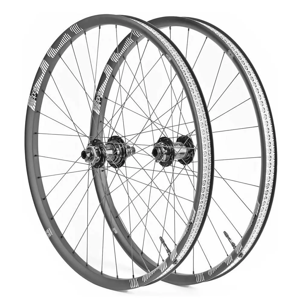 e*thirteen Sylvan Race Carbon 29´´ Framhjul, Black, 15 x 110mm e*thirteen Sylvan Race Carbon 29´´ Framhjul, Black, 15 x 110mm