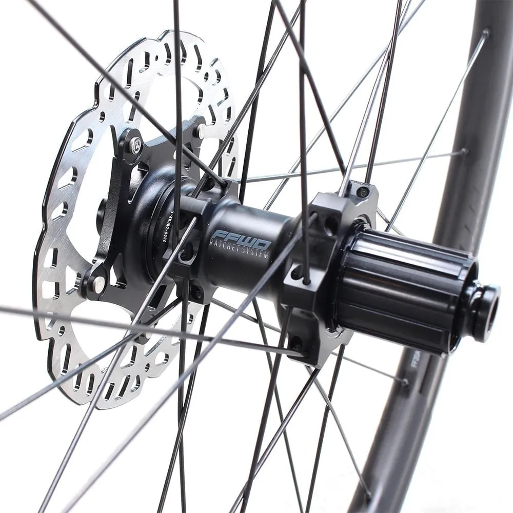 FFWD Outride Cl Disc Tubeless Landsvägshjulset, Black, 12 x 100 / 12 x 142mm, Shimano/Sram HG