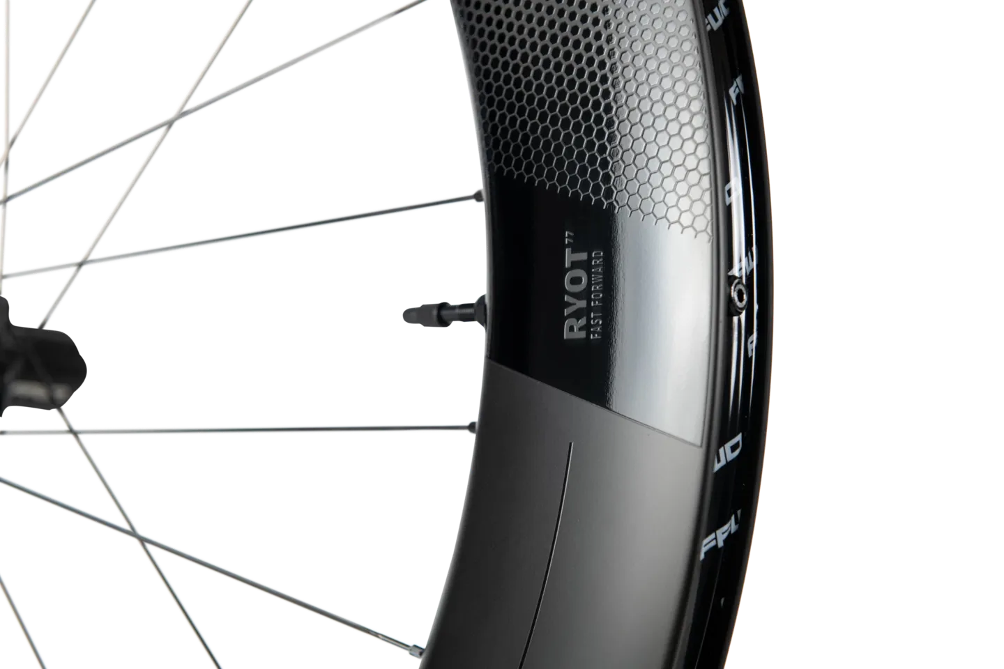 FFWD RYOT77 Carbon Clincher Bakhjul