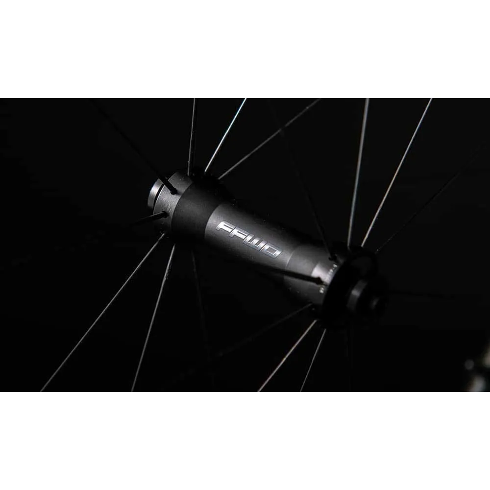 FFWD Tyro 2.0 Tubeless Landsvägshjulset, Black, 12 x 100 / 12 x 142mm, Shimano/Sram HG FFWD Tyro 2.0 Tubeless Landsvägshjulset, Black, 12 x 100 / 12 x 142mm, Shimano/Sram HG