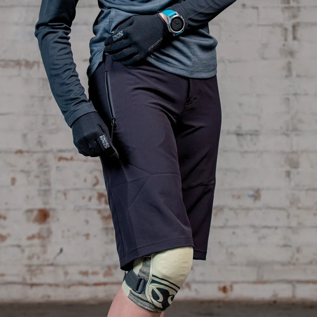 IXS Carve Evo Dam Shorts, Svart IXS Carve Evo Dam Shorts, Svart