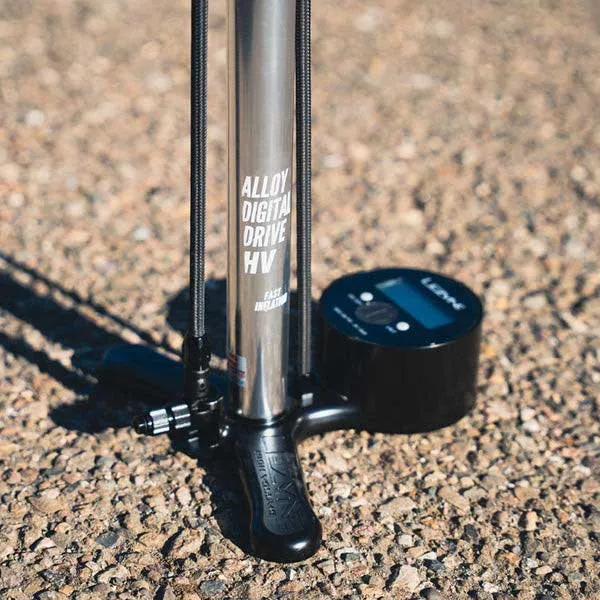 Lezyne Alloy Hv Digital Drive 3.5 Cykelpump, Silver, 100psi Lezyne Alloy Hv Digital Drive 3.5 Cykelpump, Silver, 100psi