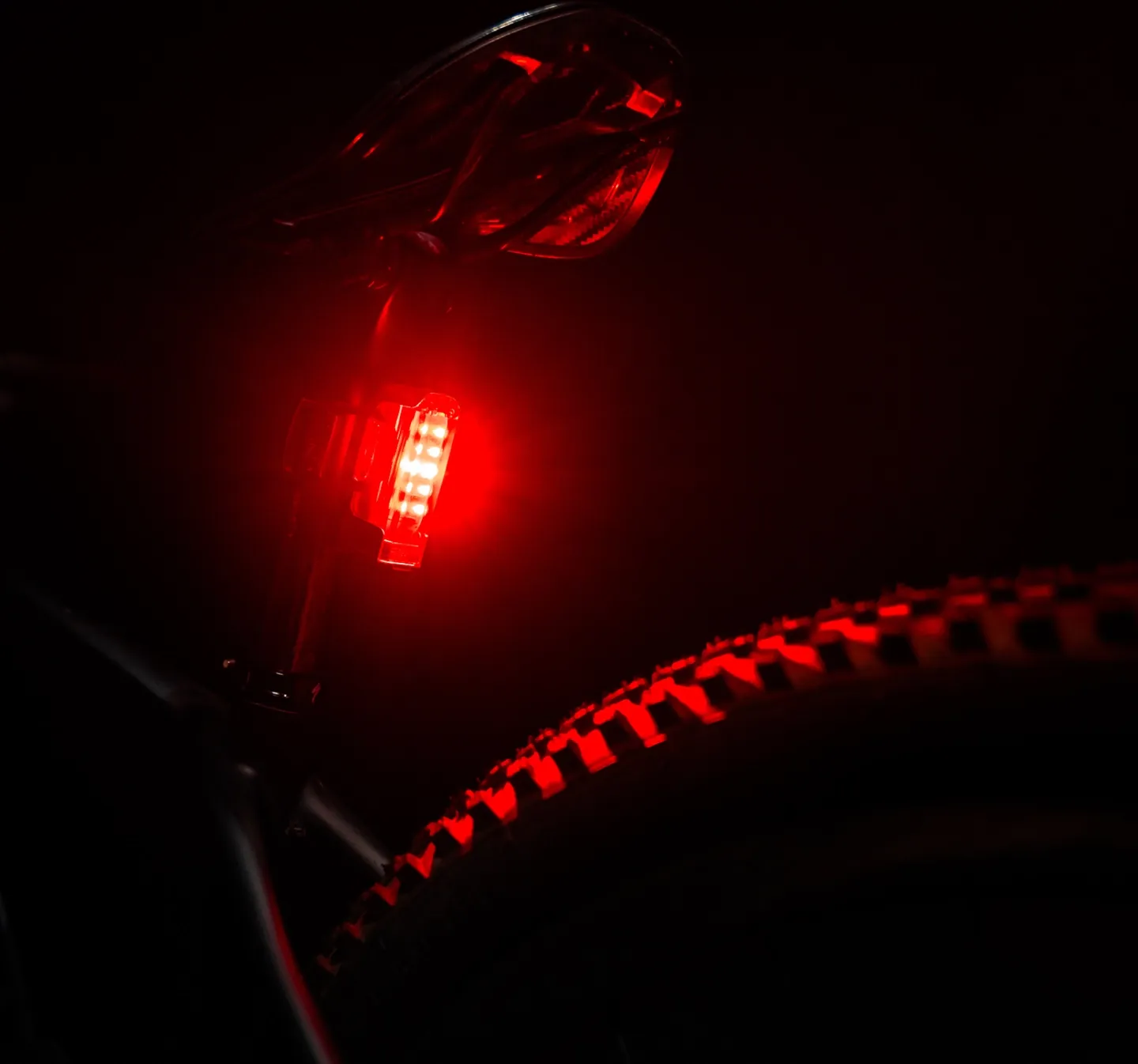 Lezyne Strip 300+ Baklampa, Black