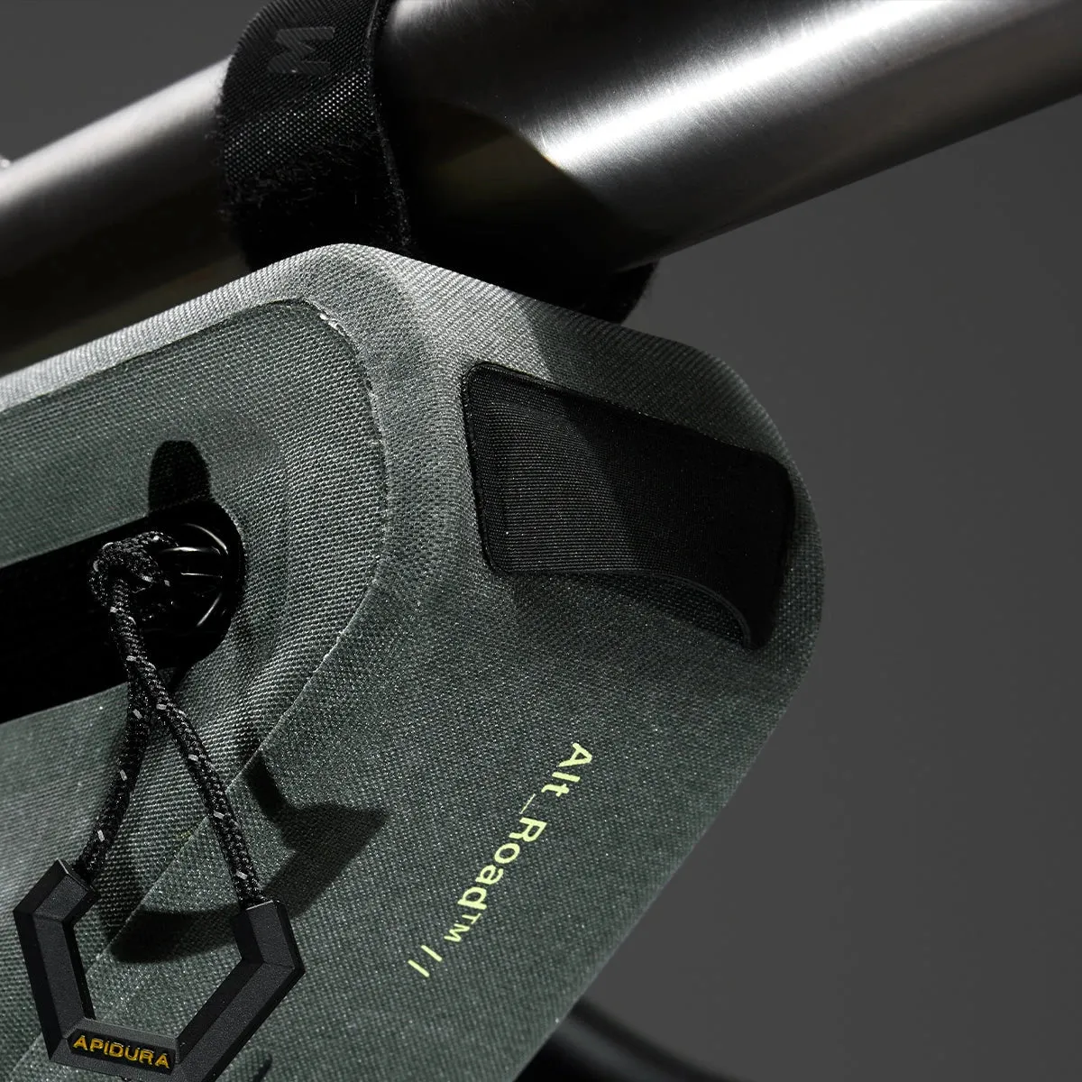 MAAP X APIDURA Frame Pack 1L, Loam MAAP X APIDURA Frame Pack 1L, Loam