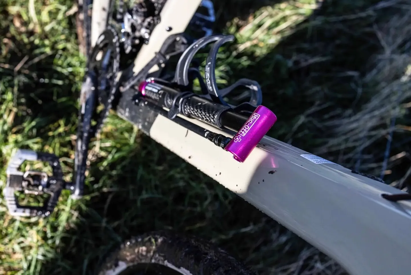 Muc-Off Airmach Carbon Mini Pump