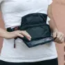 Nathan Saferrun Ripcord Midjeväska unisex, Black / tigerlily
