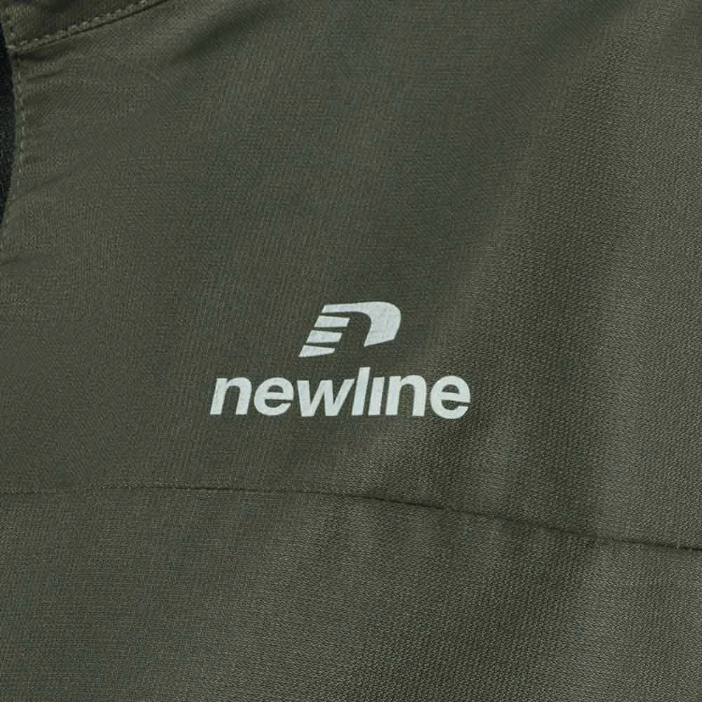 Newline Beat Jacka female, Beluga Newline Beat Jacka female, Beluga