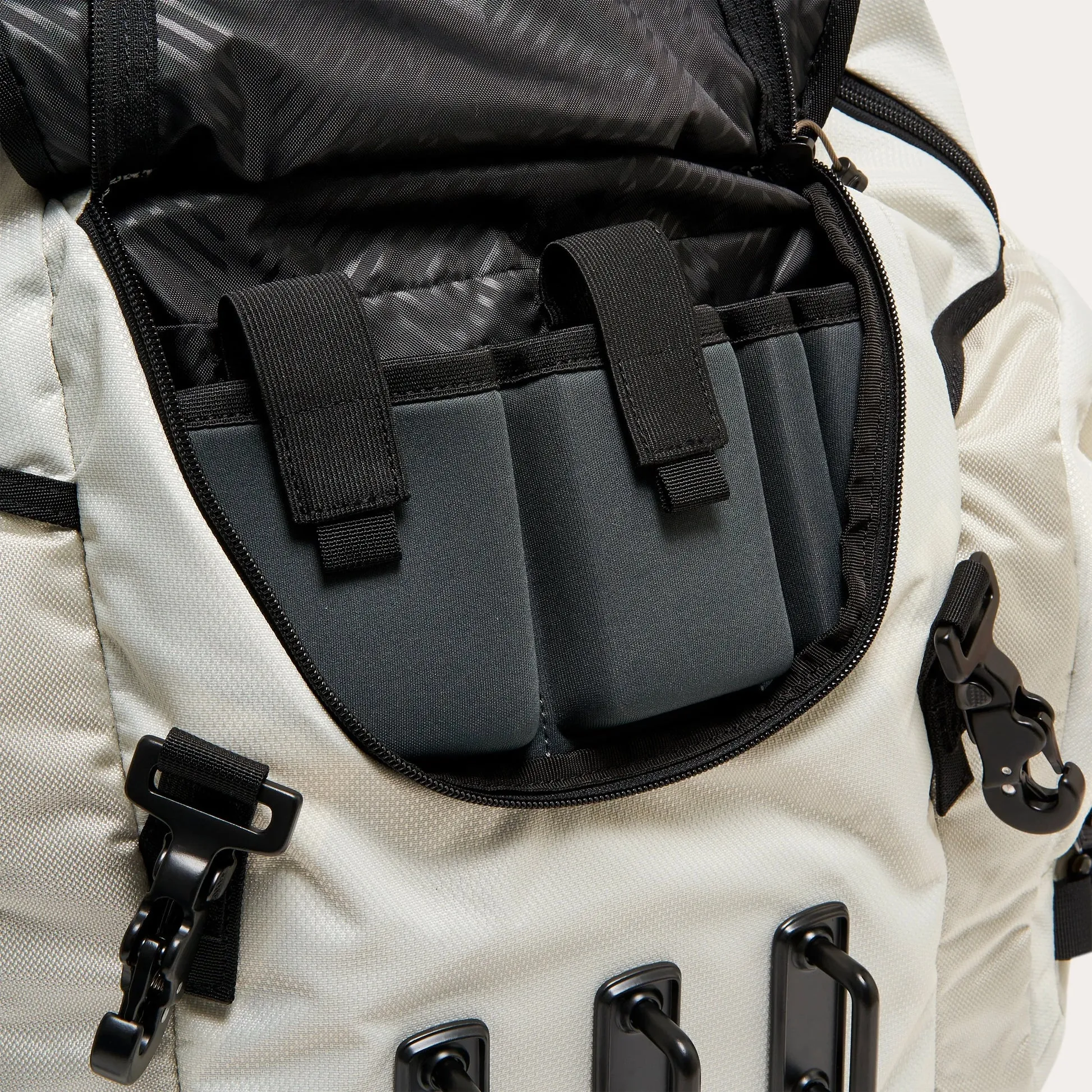 Oakley Kitchen Sink Backpack 34L Oakley Kitchen Sink Backpack 34L