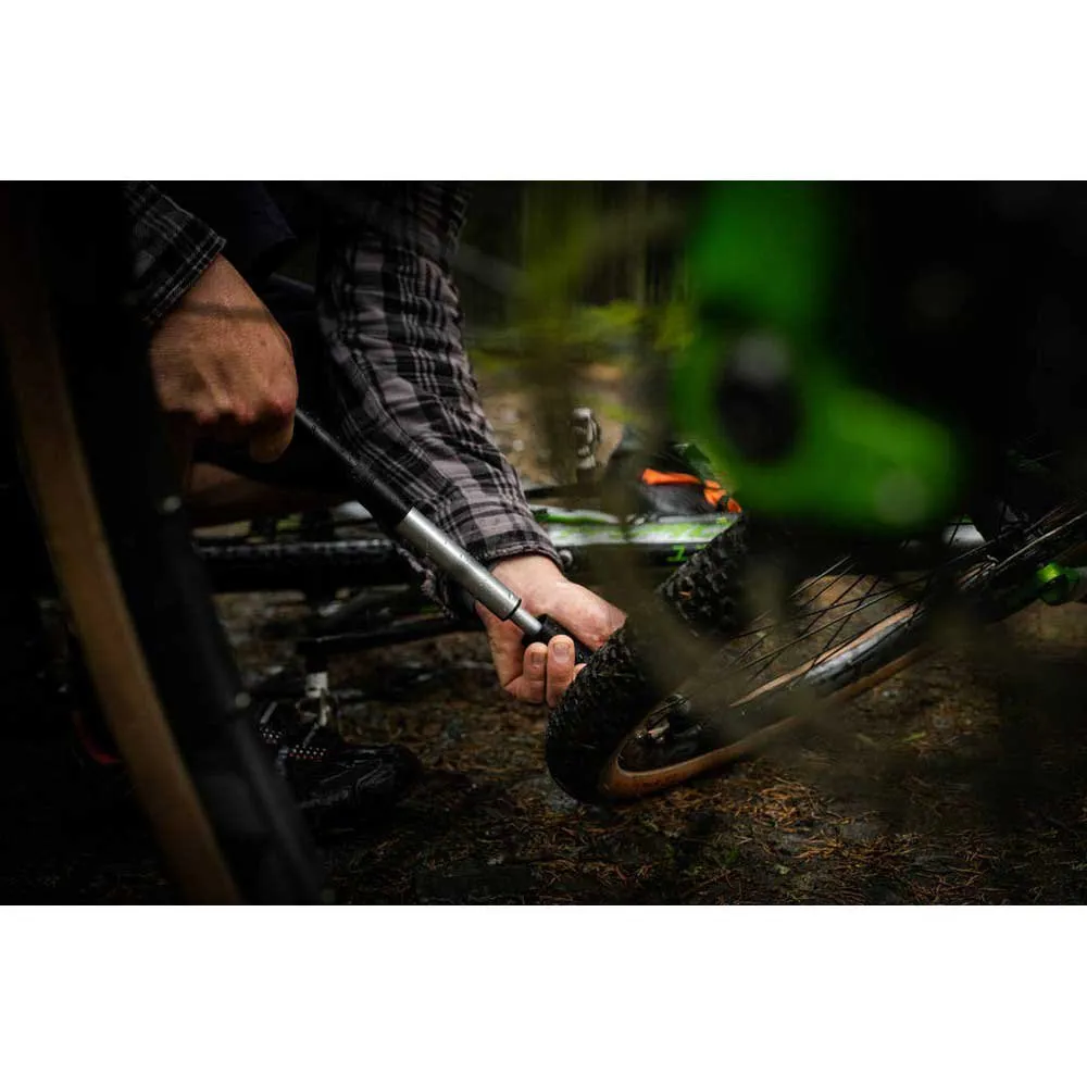One 70 Mini Pump, Black, 100psi