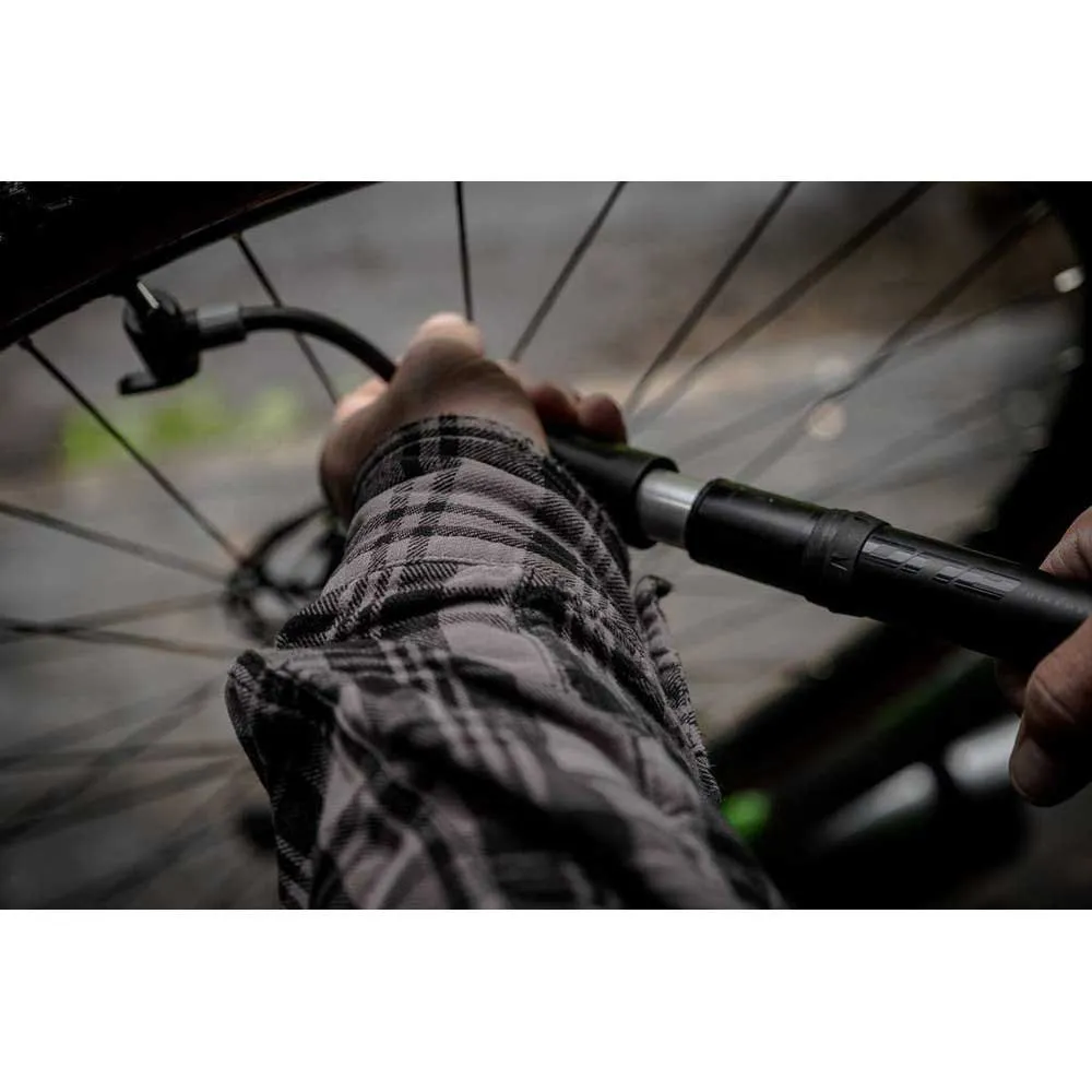One 70 Mini Pump, Black, 100psi