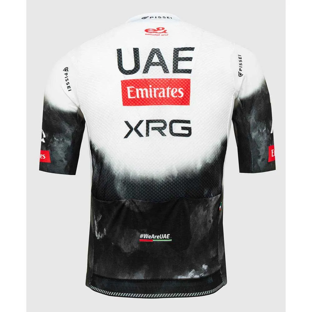 Pissei Uae Team Emirates-xrg 2025 Replica Korta ärmar Cykeltröja Pissei Uae Team Emirates-xrg 2025 Replica Korta ärmar Cykeltröja