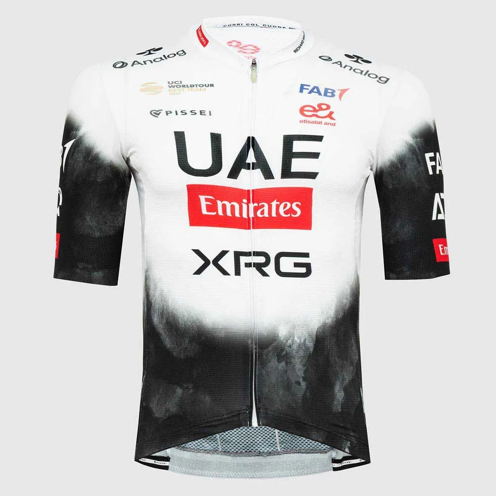 Pissei Uae Team Emirates-xrg 2025 Replica Korta ärmar Cykeltröja Pissei Uae Team Emirates-xrg 2025 Replica Korta ärmar Cykeltröja