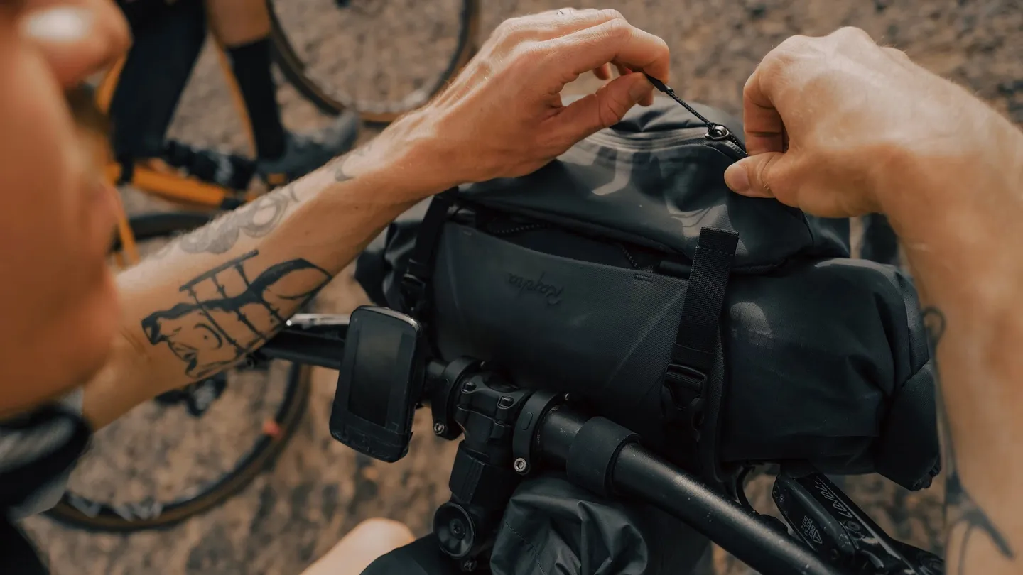 Rapha Explore Accessory Styrväska 4.5L, Vulcano Rapha Explore Accessory Styrväska 4.5L, Vulcano
