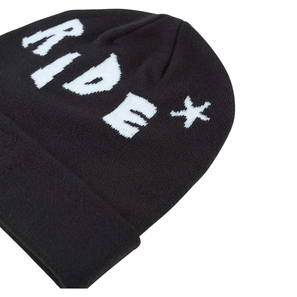 Ride Sus Mössa, Black