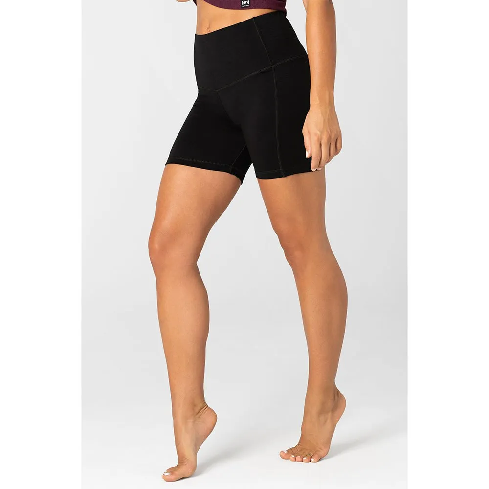 super.natural Women's Liquid Flow Shorts