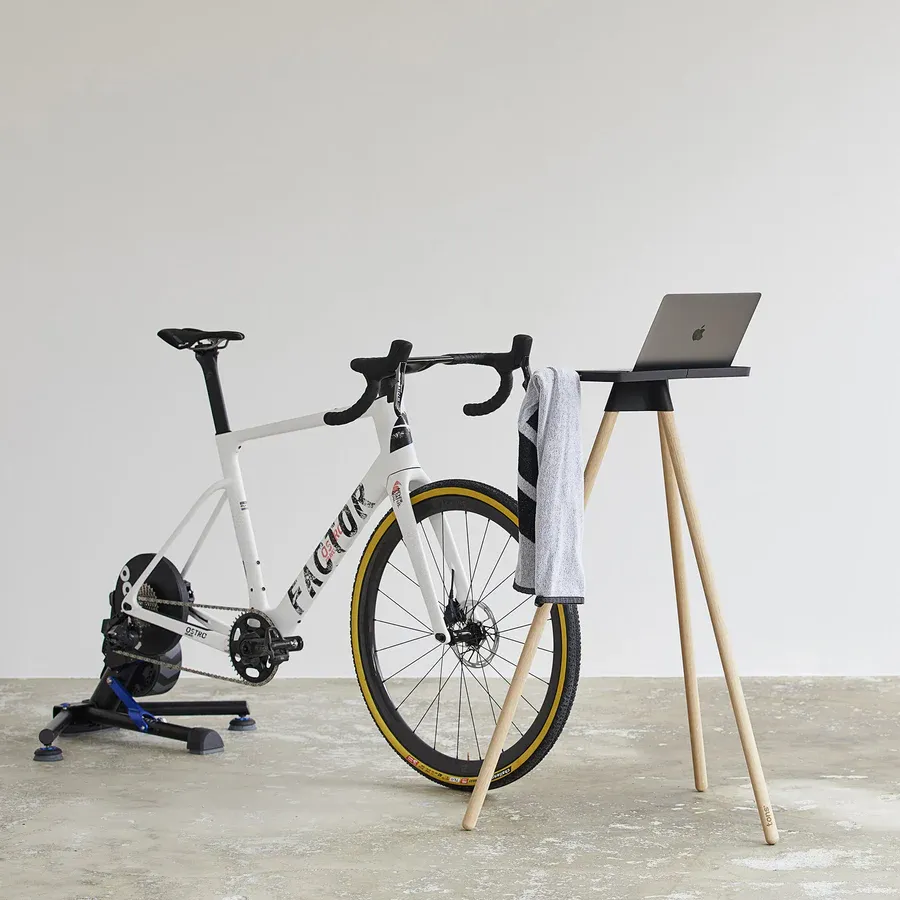 Tons Laptop Race Table med hållare kit smoked oak