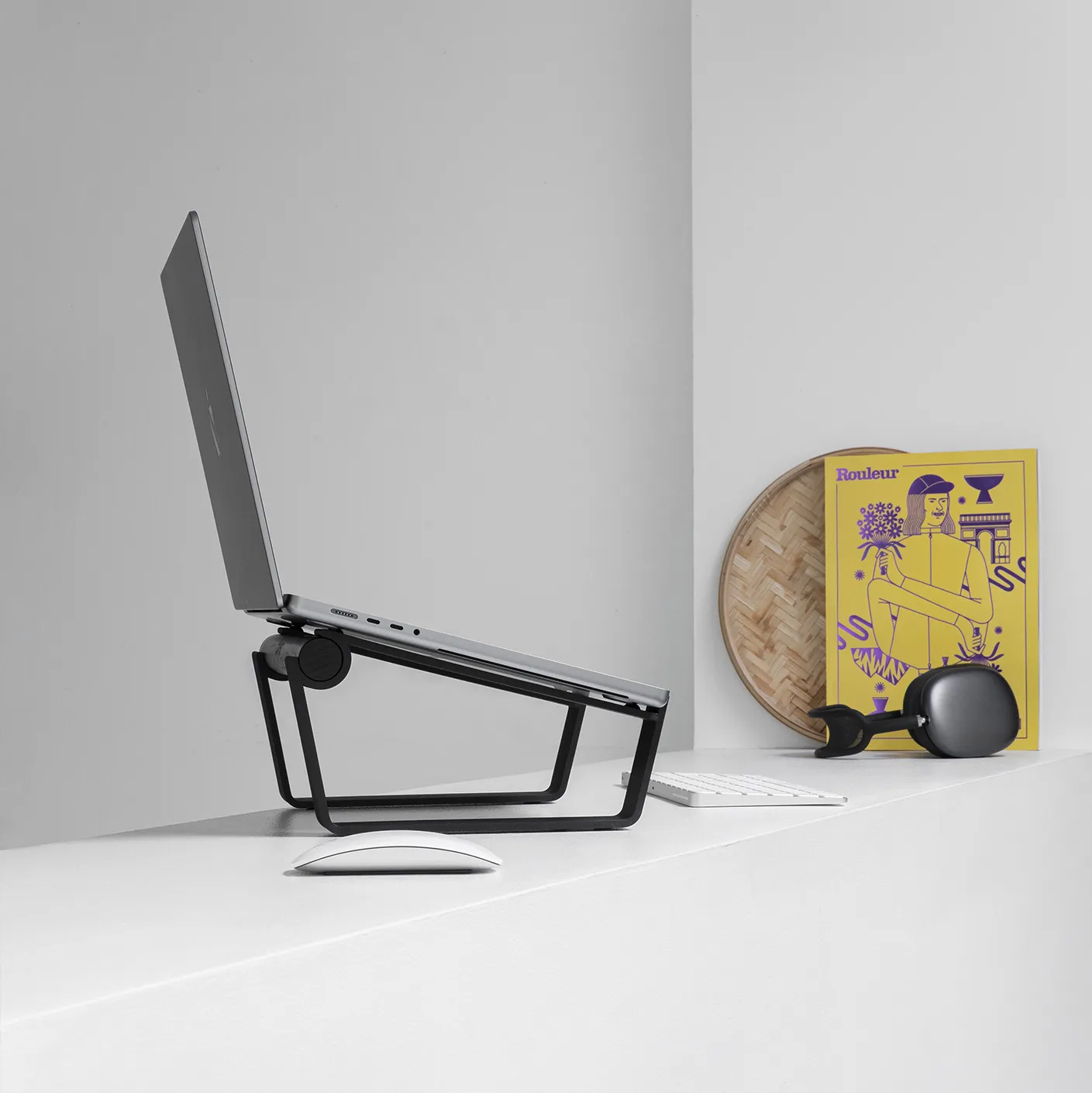 Tons work stand laptop small 13"matt, Svart Tons work stand laptop small 13"matt, Svart