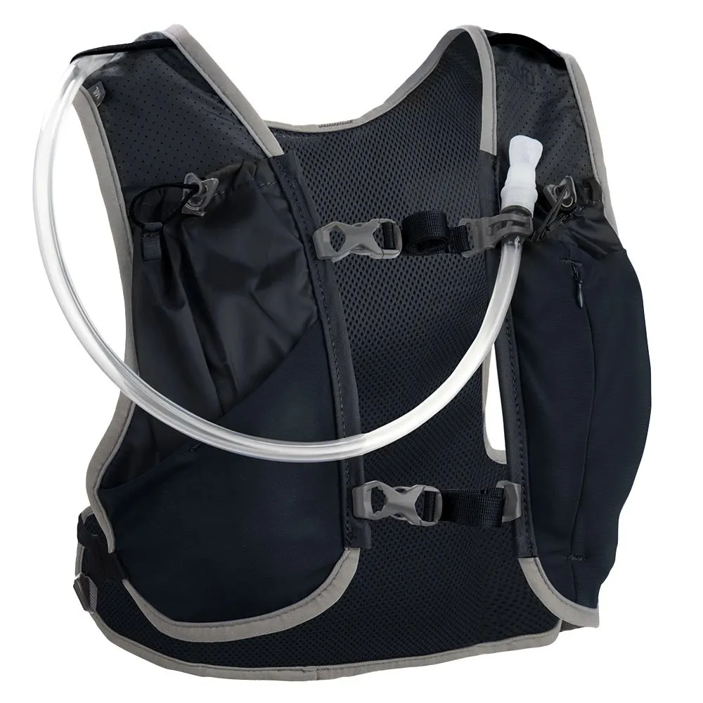 Ultimate Direction Trail 8l Hydreringsväst, Onyx, M/L Ultimate Direction Trail 8l Hydreringsväst, Onyx, M/L