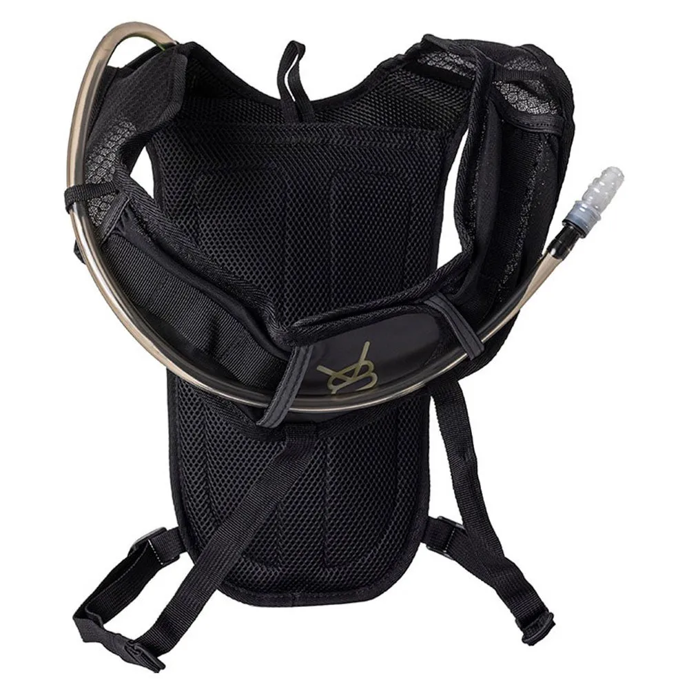 V8 Equipment Ydr 4.5 Ryggsäck 1.5l, Black / gold, One Size V8 Equipment Ydr 4.5 Ryggsäck 1.5l, Black / gold, One Size