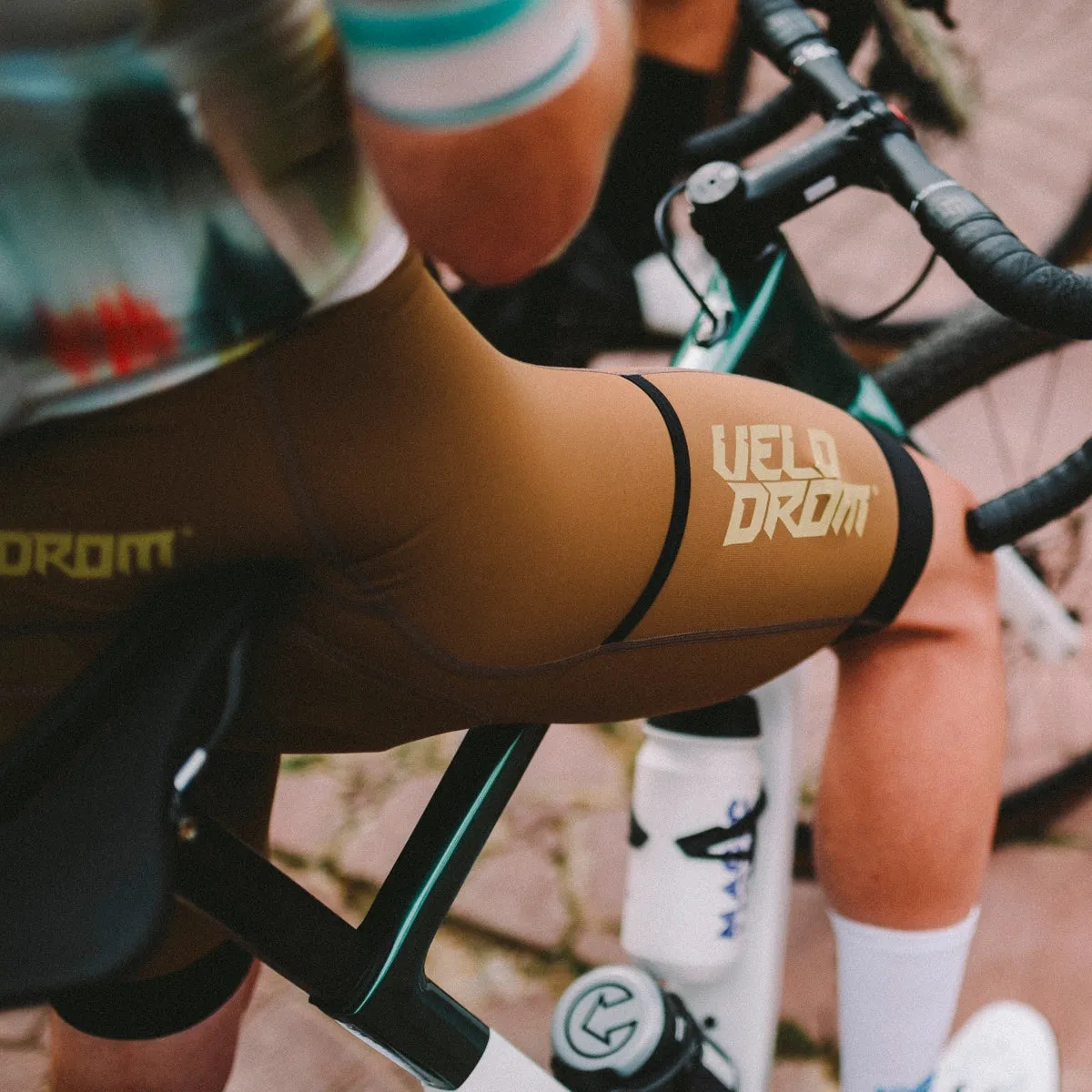 Velodrom VCC VELODROM RaceDay Cargo Bib Shorts 2.0 Velodrom VCC VELODROM RaceDay Cargo Bib Shorts 2.0